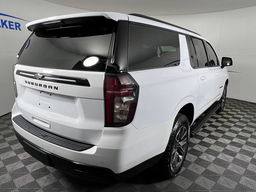 Certified 2023 Chevrolet Suburban Z71 w/ Luxury Package AWD/4WD image 6