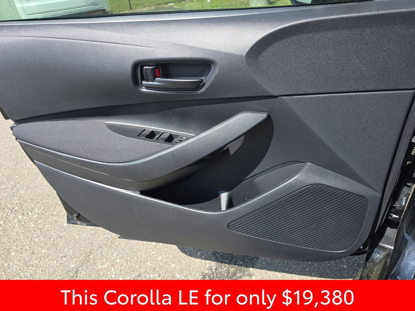 Used 2023 Toyota Corolla LE w/ LE Premium Package image 32