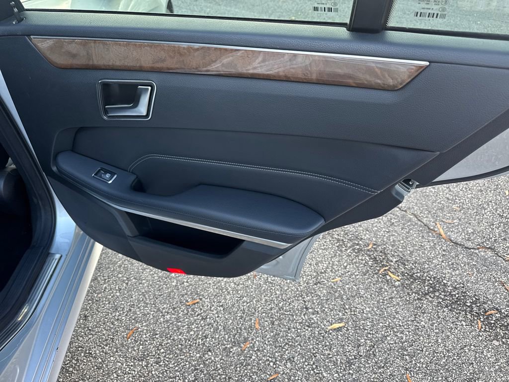 Used 2014 Mercedes-Benz E 350 Sedan image 16