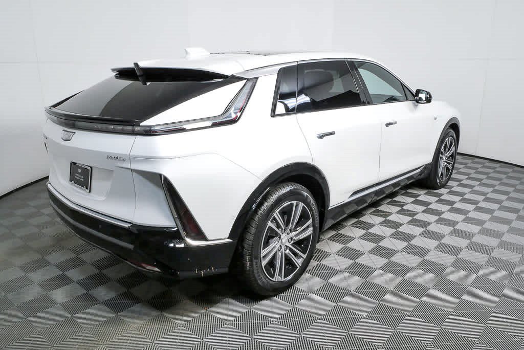 Certified 2025 Cadillac Lyriq Luxury w/ LPO, Floor Liner Package AWD/4WD image 3