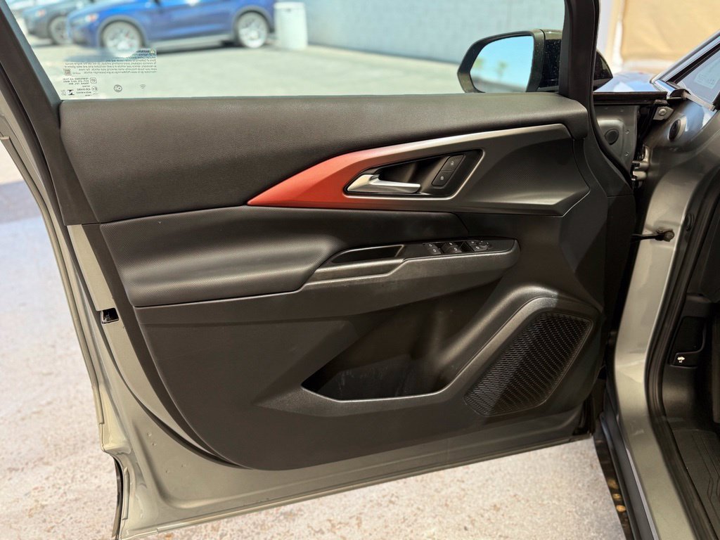 Used 2024 Chevrolet Equinox EV RS FWD image 28
