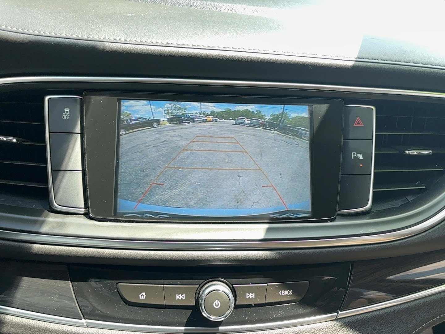 Used 2018 Buick Enclave Essence FWD image 28
