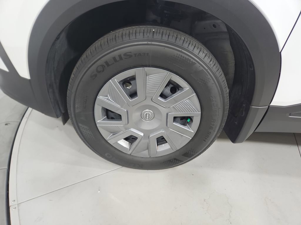 Used 2025 Nissan Kicks S AWD/4WD image 26