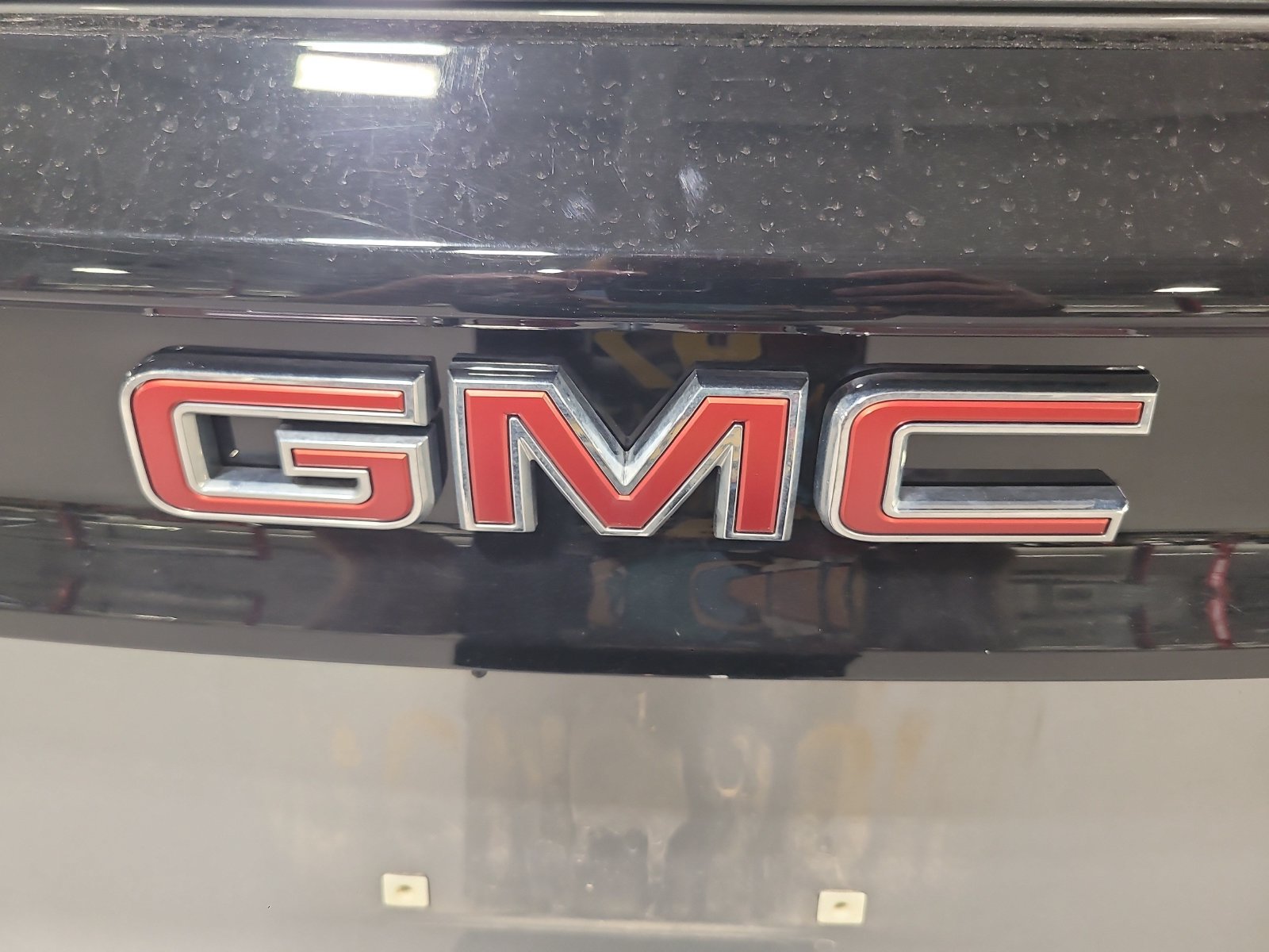 Used 2025 GMC Acadia Elevation w/ Elevation Premium Package FWD image 2