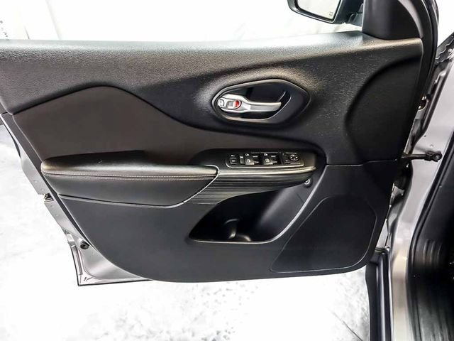 Used 2016 Jeep Cherokee Sport w/ Cold Weather Group FWD image 24