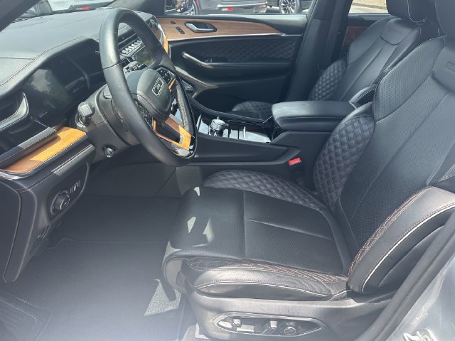Used 2024 Jeep Grand Cherokee L Summit AWD/4WD image 9