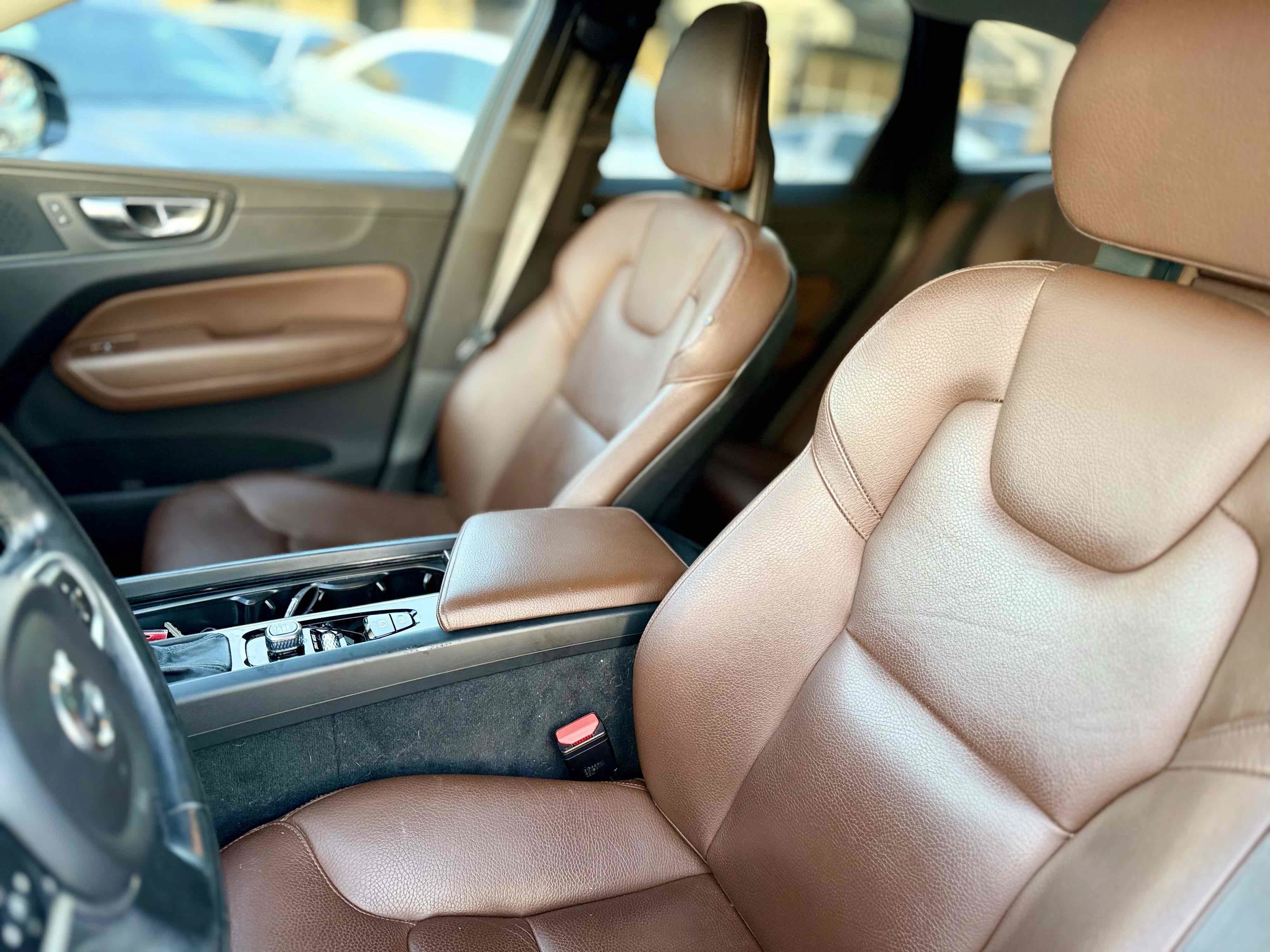 Used 2018 Volvo XC60 T5 Momentum w/ Convenience Package AWD/4WD image 19
