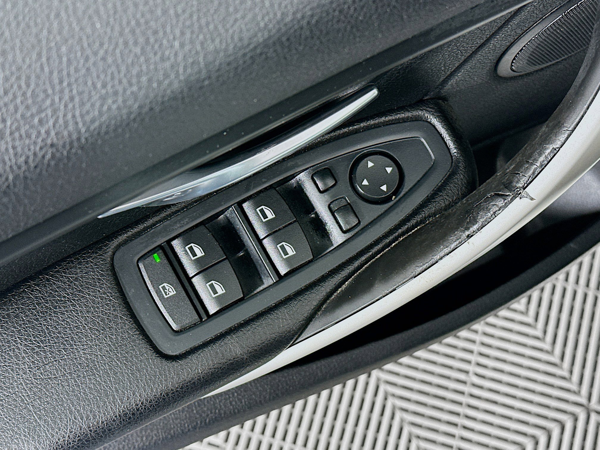 Used 2013 BMW 320i Sedan RWD image 15