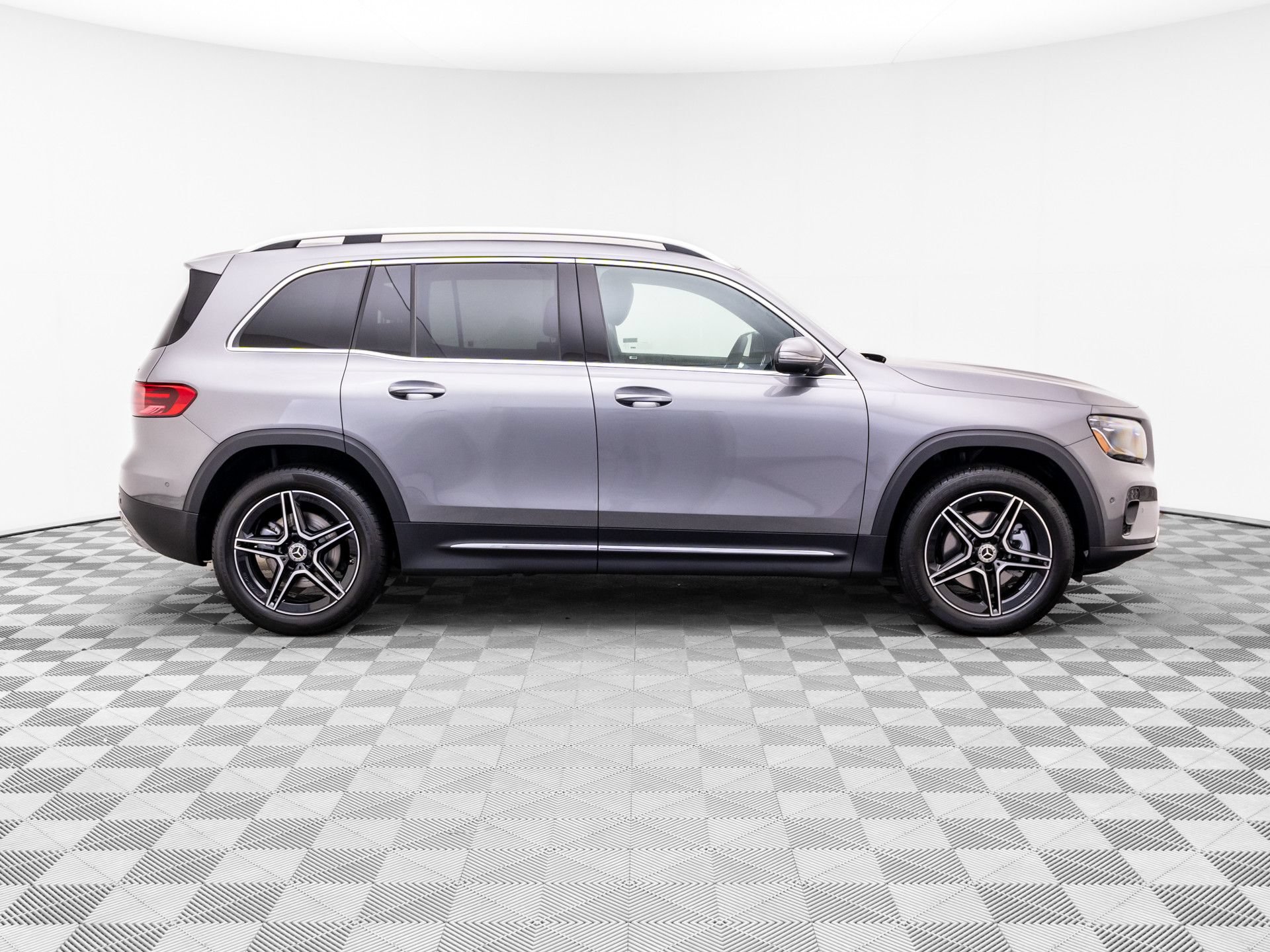 New 2026 Mercedes-Benz GLB 250 4MATIC image 6