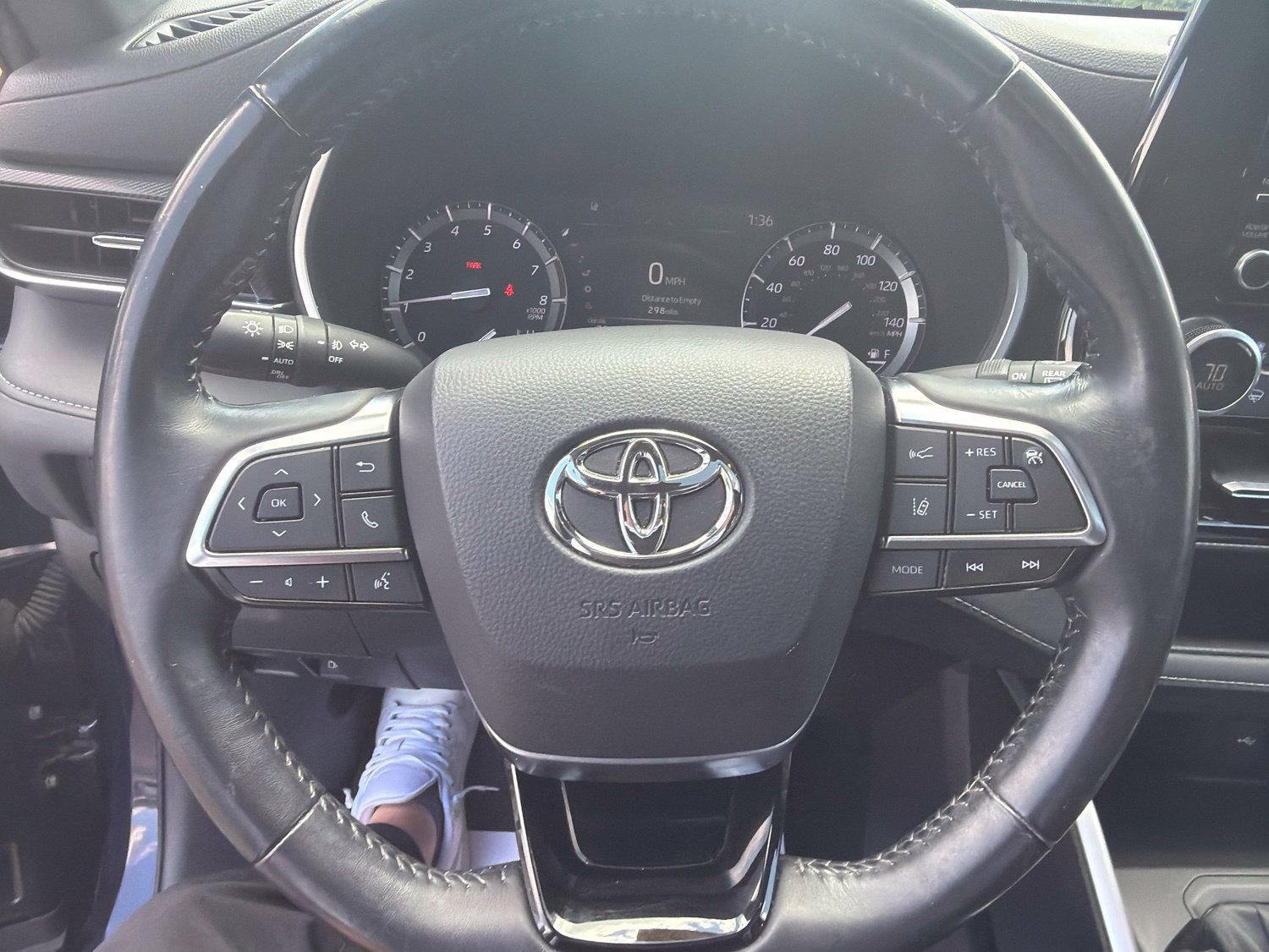 Used 2021 Toyota Highlander XSE FWD image 13