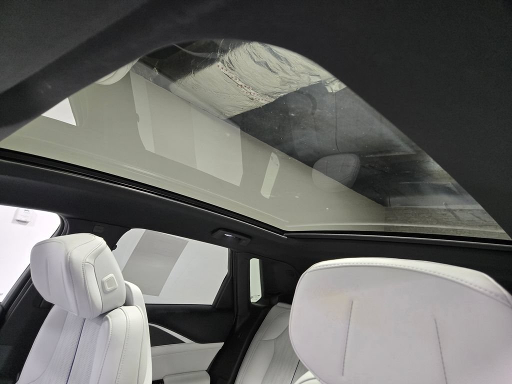 Used 2024 Cadillac Lyriq Luxury AWD/4WD image 9