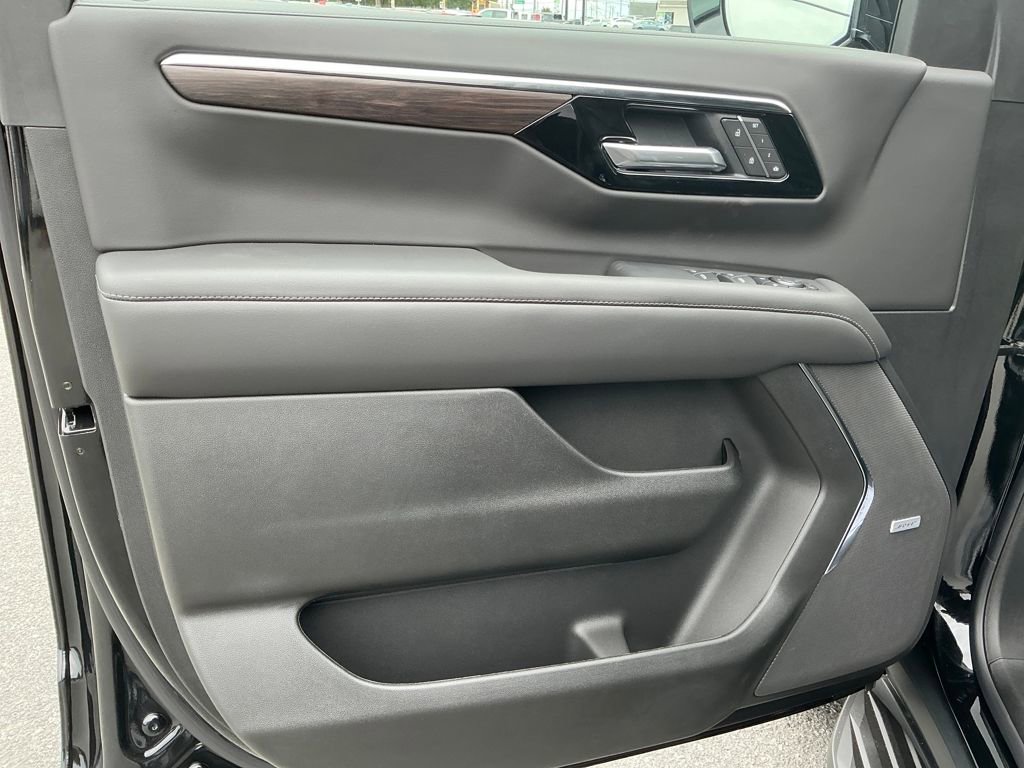New 2026 Chevrolet Suburban LT w/ Comfort Package image 10