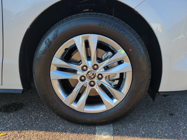 New 2026 Toyota Sienna Limited AWD/4WD image 11
