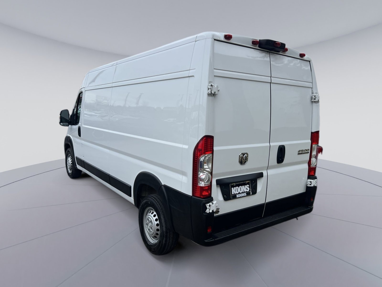 Used 2024 RAM ProMaster 2500 w/ Convenience Group image 4