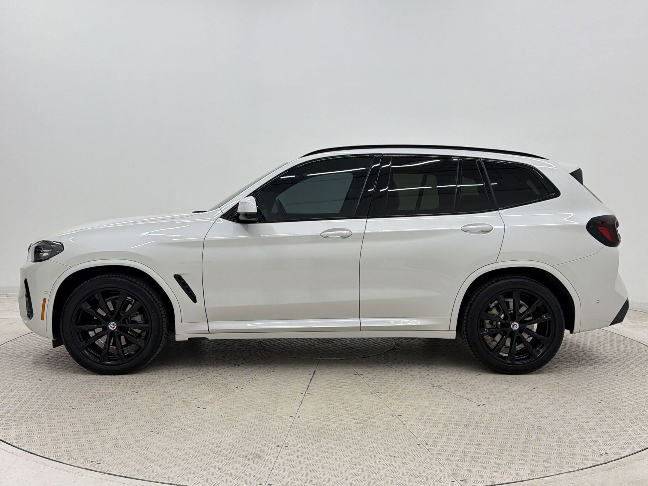 Certified 2023 BMW X3 sDrive30i w/ M Sport Package image 2