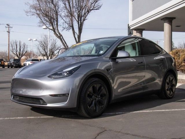 Used 2025 Tesla Model Y Long Range image 3