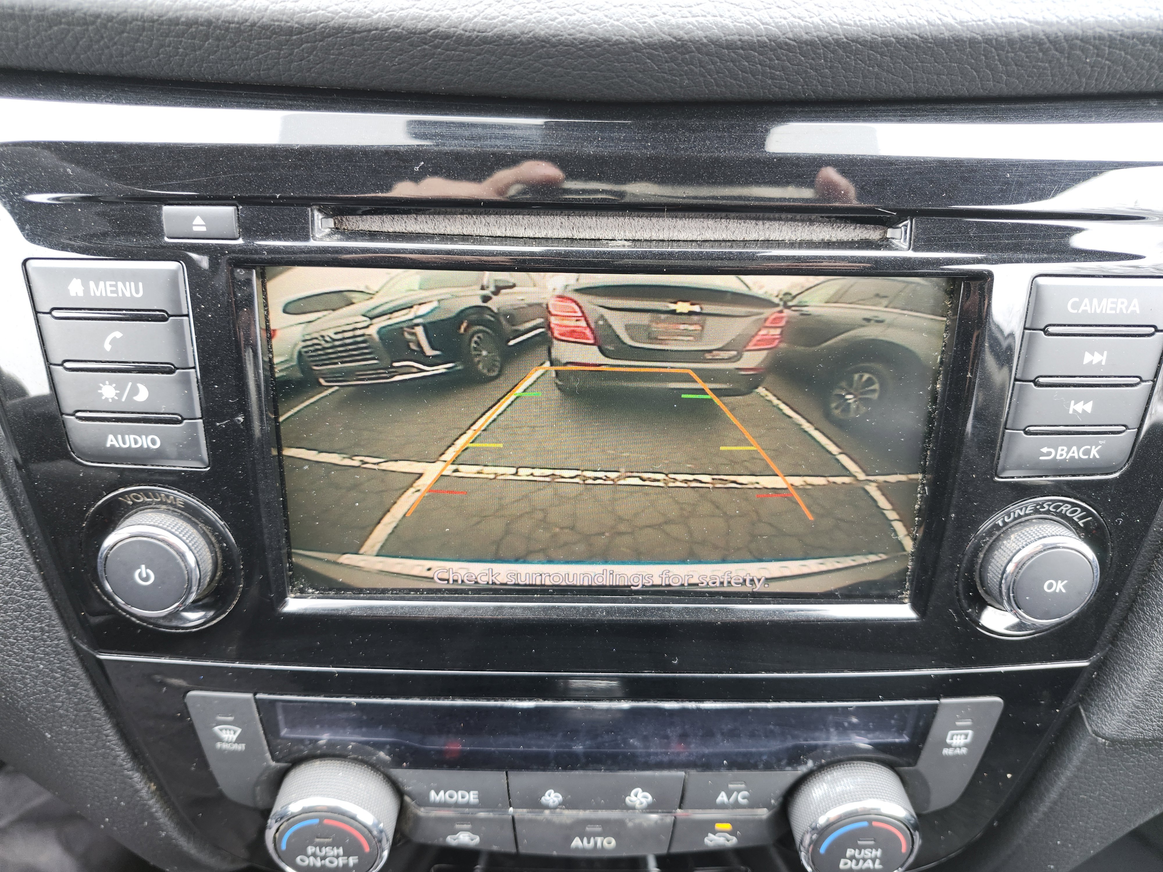 Used 2020 Nissan Rogue SV image 2