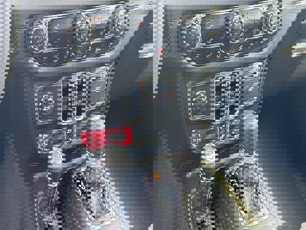 Used 2025 Jeep Wrangler Unlimited Rubicon image 14