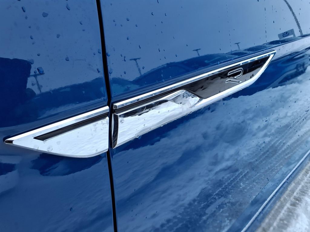 Used 2025 Volkswagen Atlas SEL Premium R-Line image 12