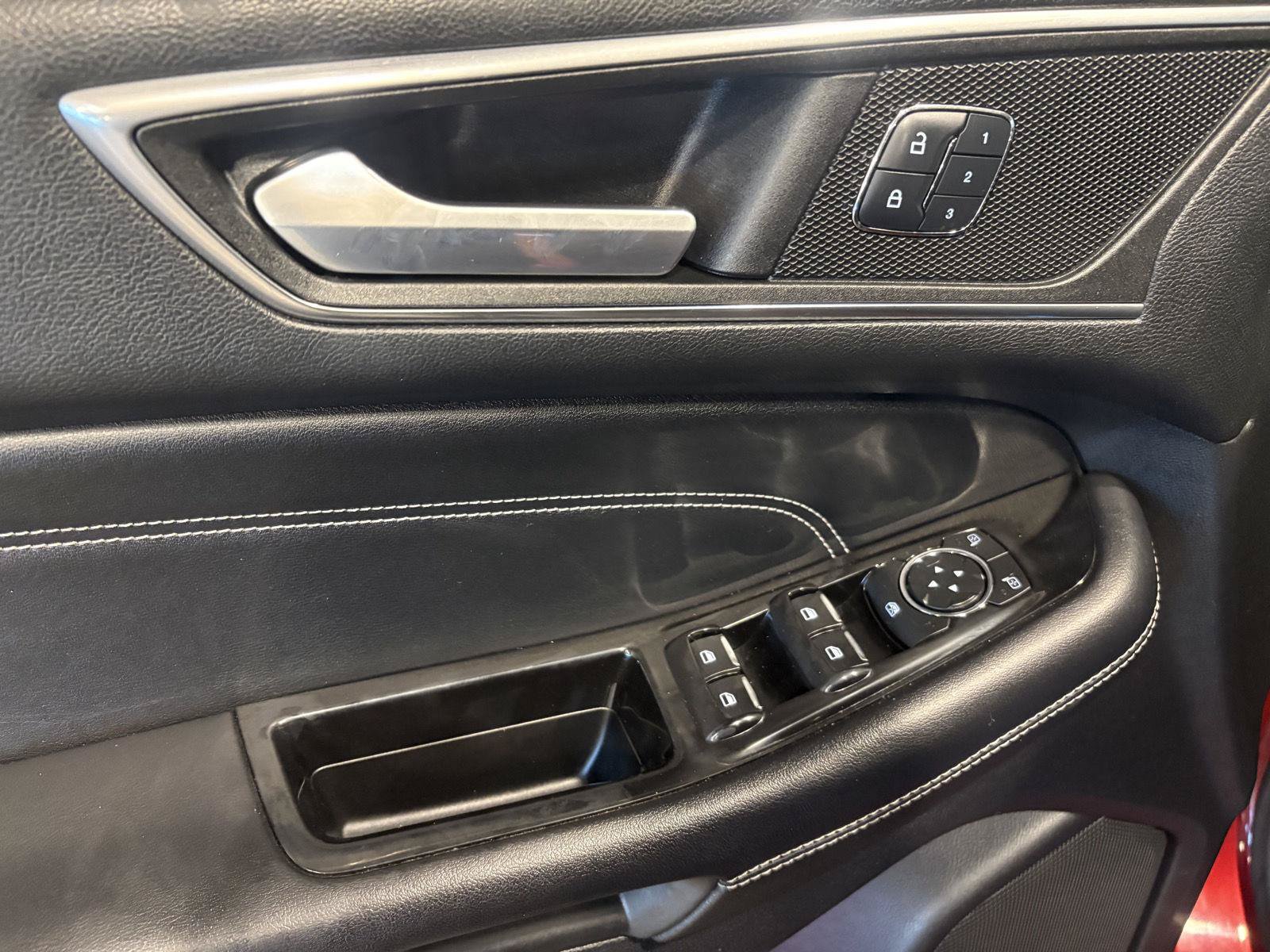 Used 2015 Ford Edge Titanium AWD/4WD image 10