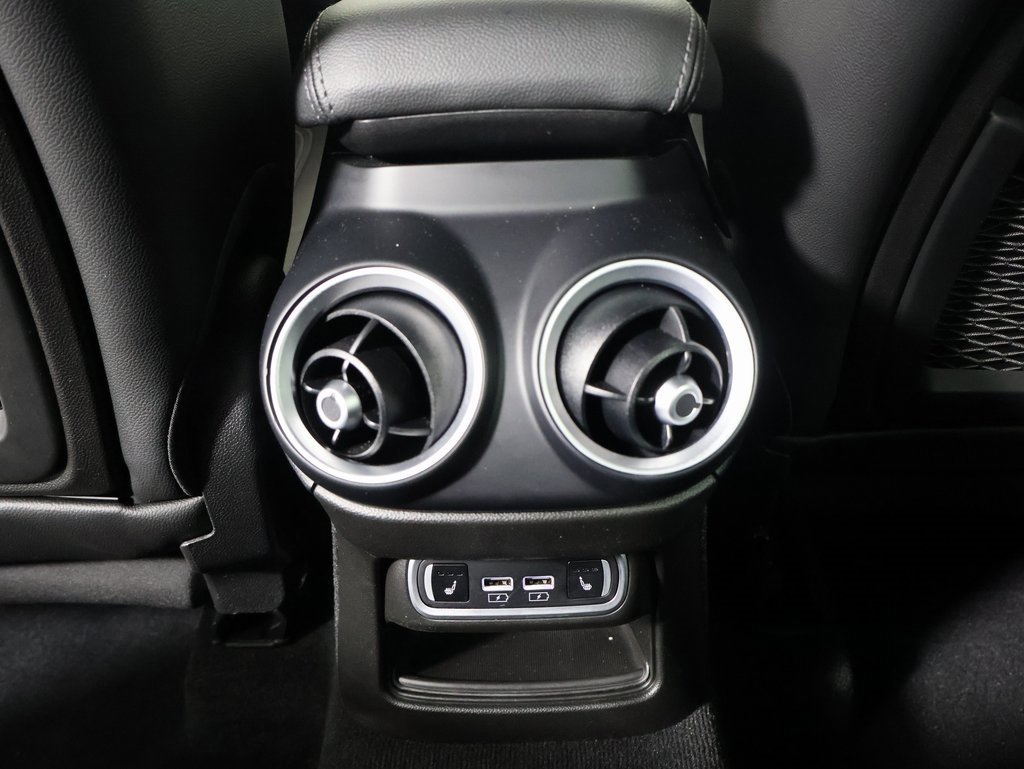 Used 2022 Alfa Romeo Stelvio Sprint image 23