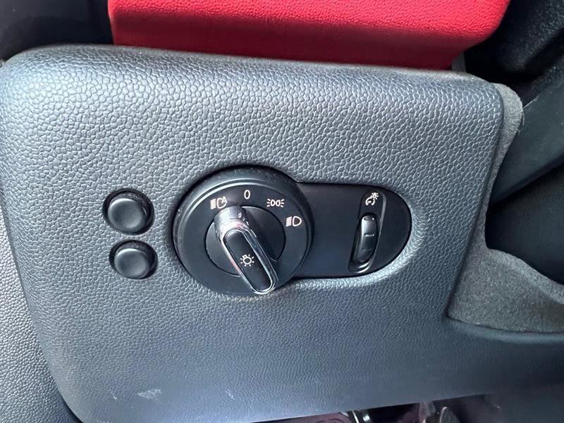 Used 2015 MINI Cooper 4-Door Hardtop FWD image 18