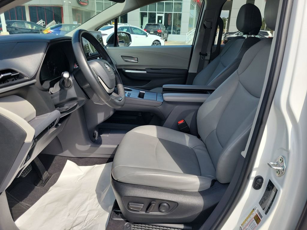 Certified 2023 Toyota Sienna XLE image 14