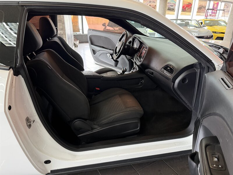 Used 2016 Dodge Challenger SXT RWD image 18