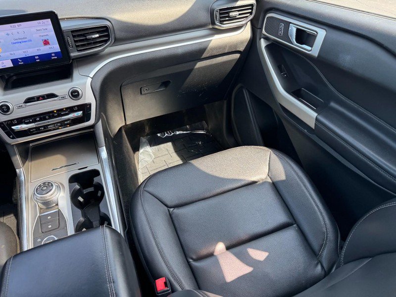 Used 2020 Ford Explorer XLT w/ Equipment Group 202A AWD/4WD image 15