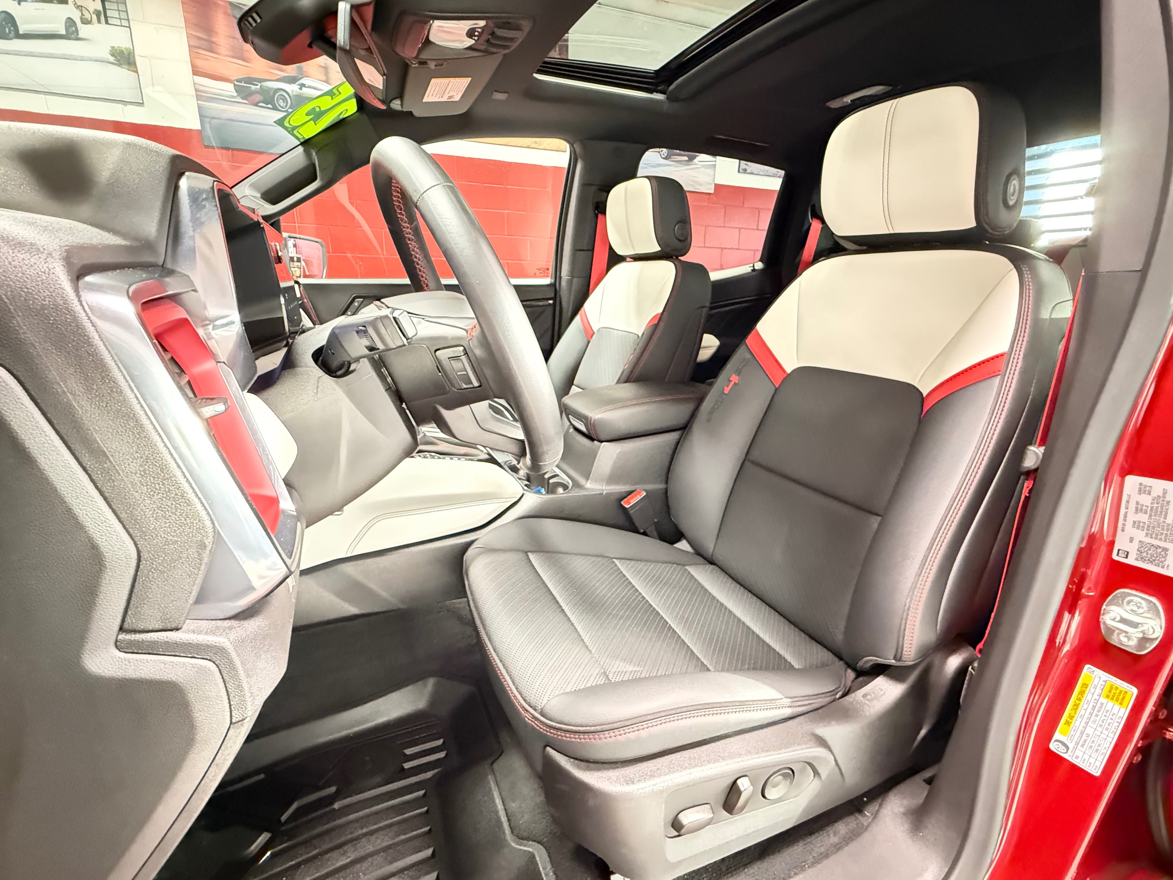 Used 2025 GMC Canyon AT4 w/ AT4X Package AWD/4WD image 19
