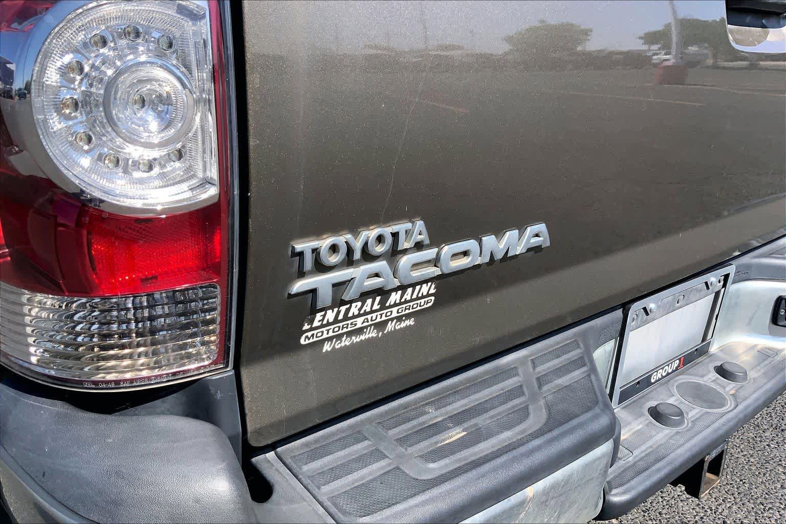 Used 2015 Toyota Tacoma 4x4 Access Cab V6 w/ TRD Off-Road Package image 31