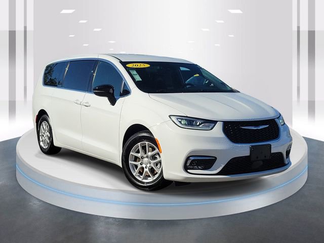 Used 2025 Chrysler Pacifica Select