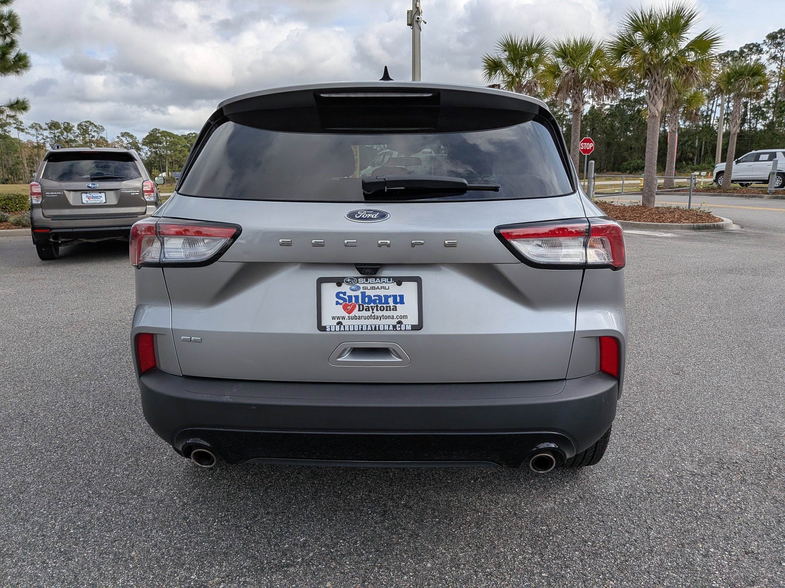 Used 2021 Ford Escape SE w/ SE Sport Appearance Package image 4