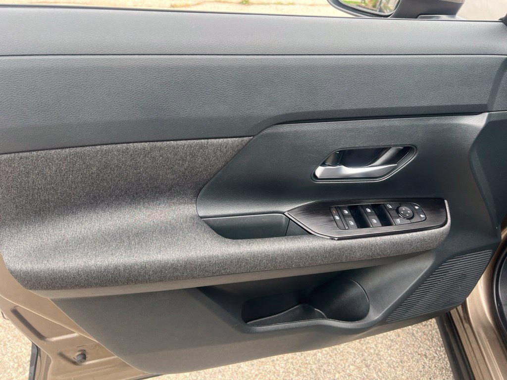 Certified 2025 Nissan Kicks SV w/ Charging Package AWD/4WD image 7