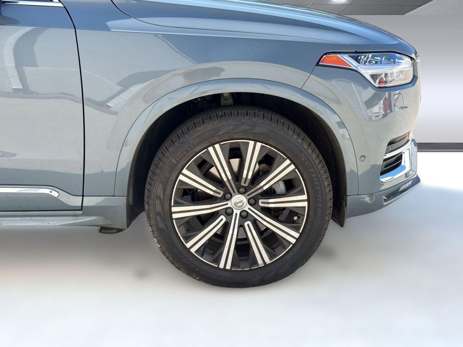 Used 2023 Volvo XC90 B6 Plus w/ Protection Package Premier AWD/4WD image 12
