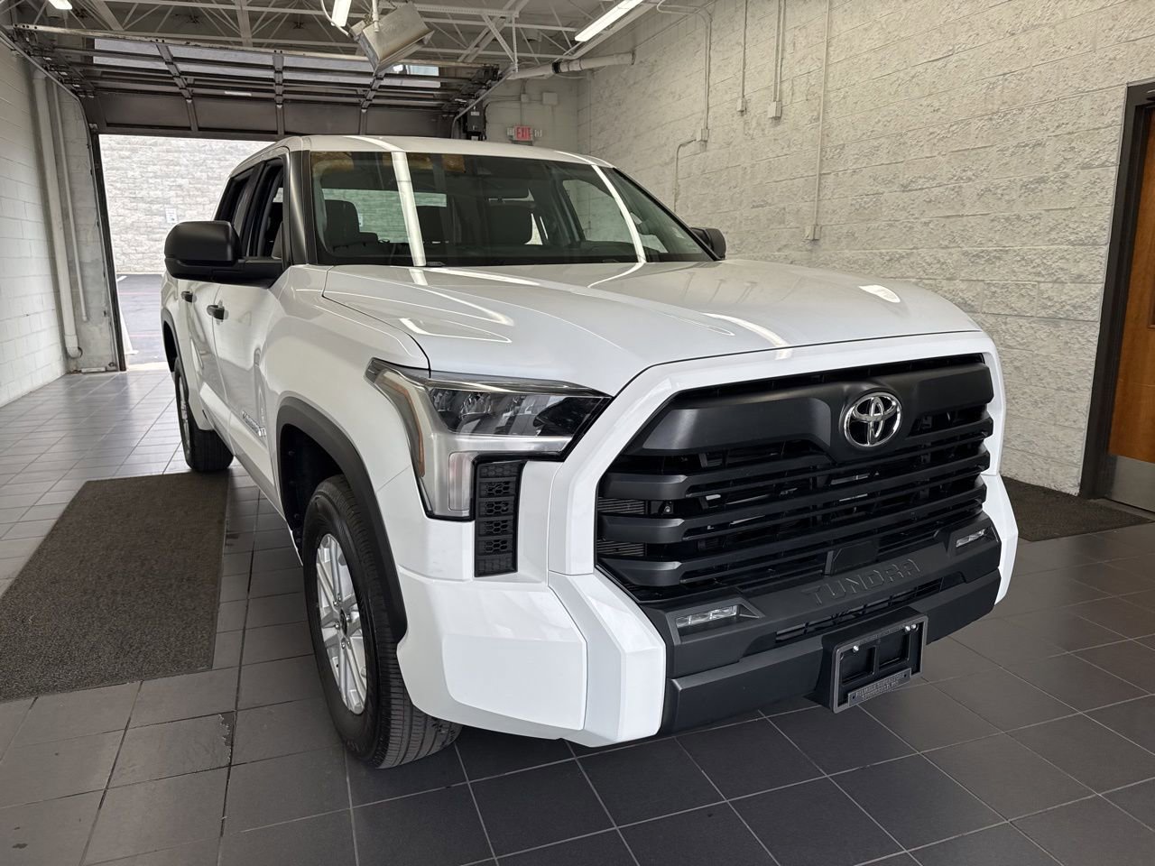 Used 2024 Toyota Tundra SR5 RWD image 2