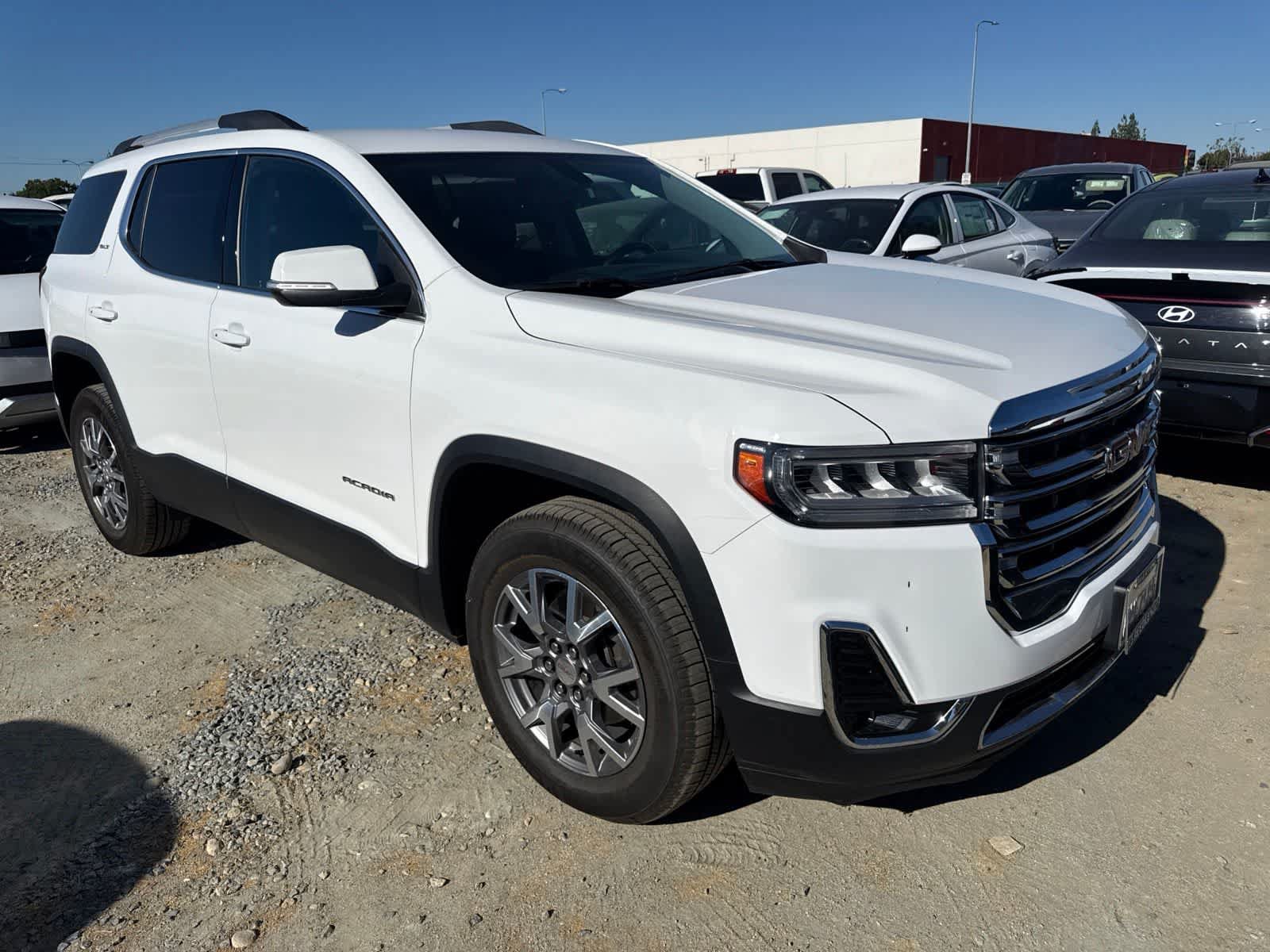 Used 2020 GMC Acadia SLT FWD image 2