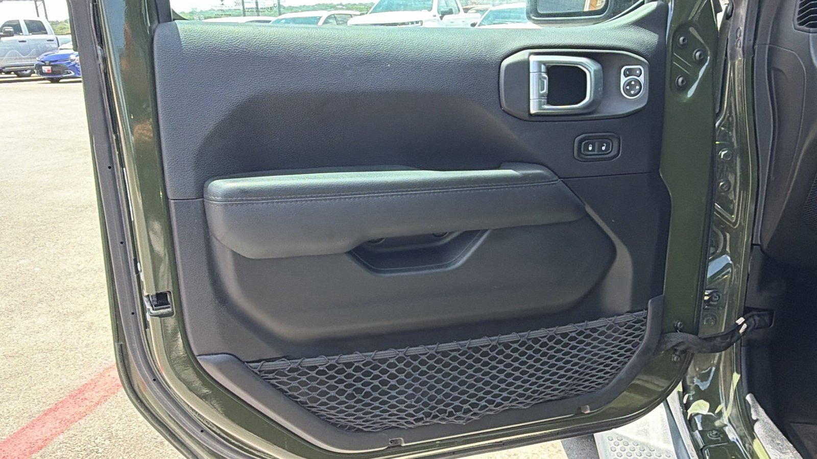 Certified 2020 Jeep Wrangler Unlimited Sahara AWD/4WD image 9