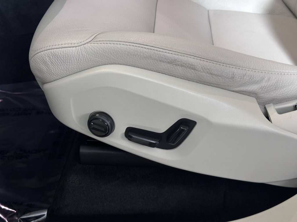 Used 2022 Volvo XC90 T8 Inscription Expression w/ Climate Package image 17