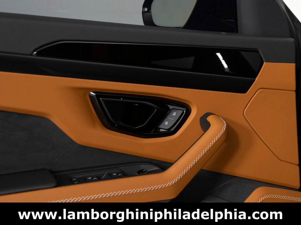 Used 2025 Lamborghini Urus S AWD/4WD image 13