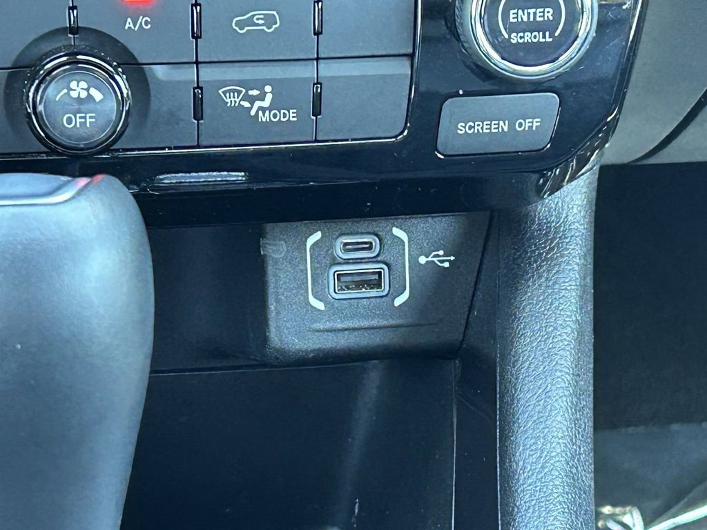 Used 2024 Jeep Compass Latitude image 16