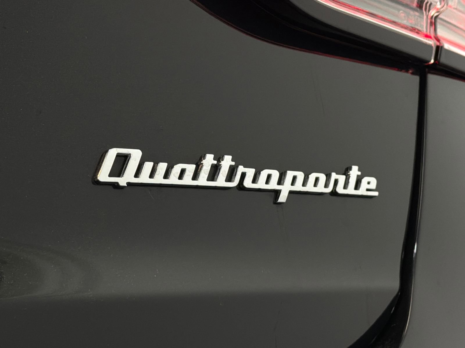 Used 2022 Maserati Quattroporte Modena image 8