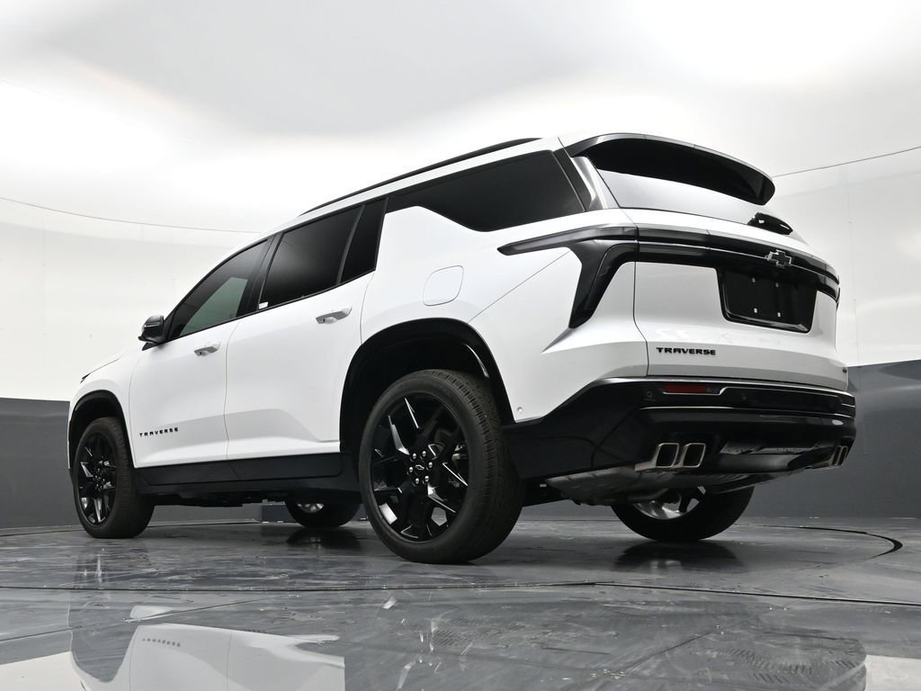 Used 2025 Chevrolet Traverse RS FWD image 23