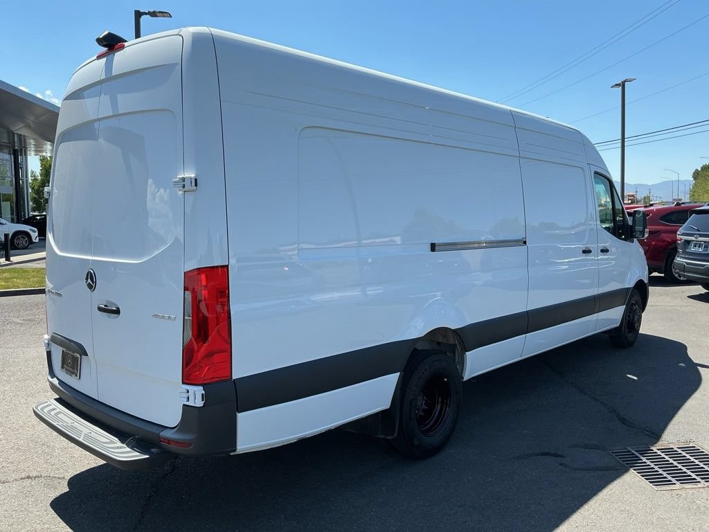 Used 2025 Mercedes-Benz Sprinter 4500 image 7
