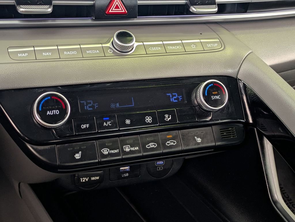 Used 2025 Hyundai Elantra SEL image 17