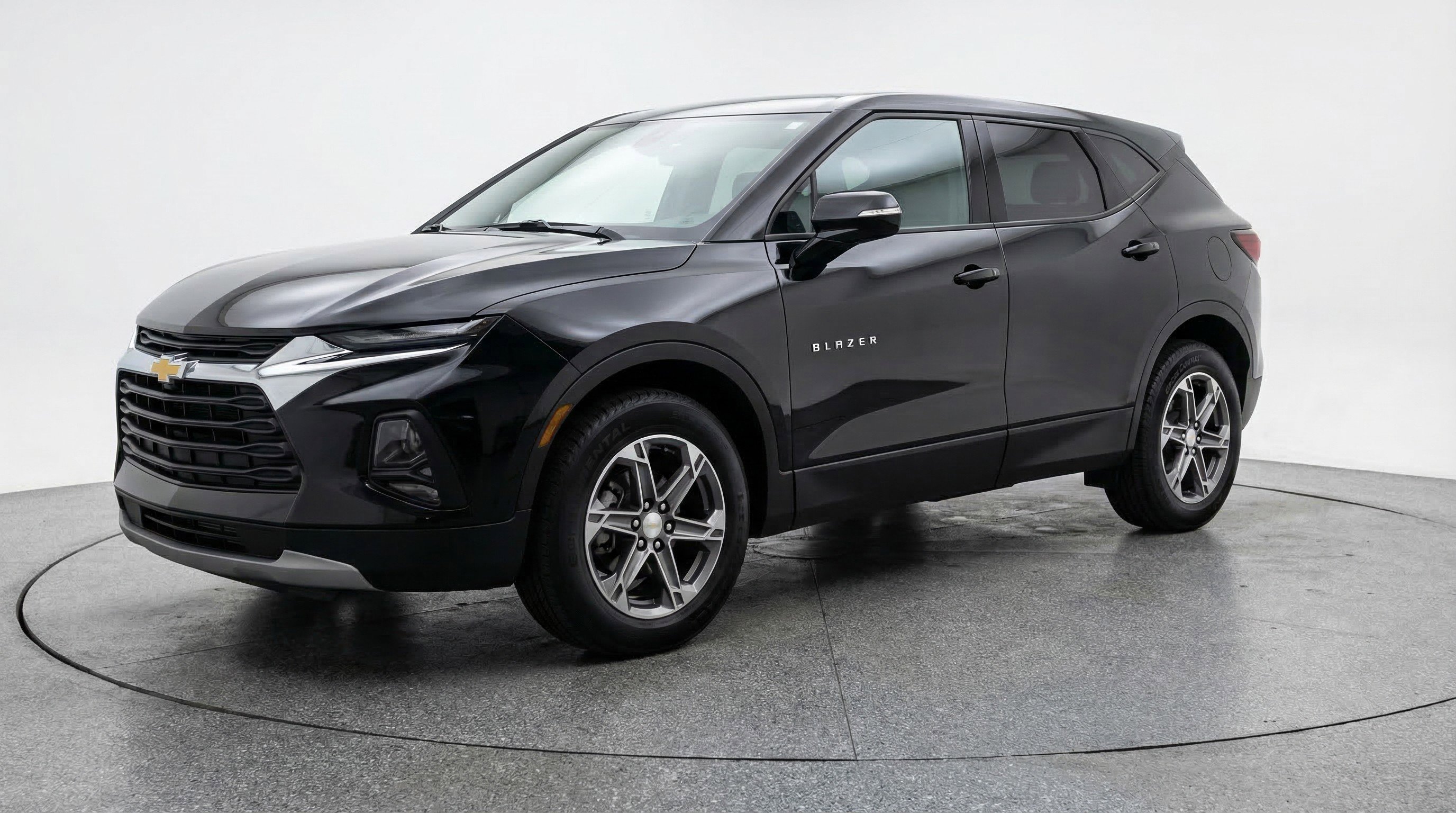 Used 2025 Chevrolet Blazer LT image 3