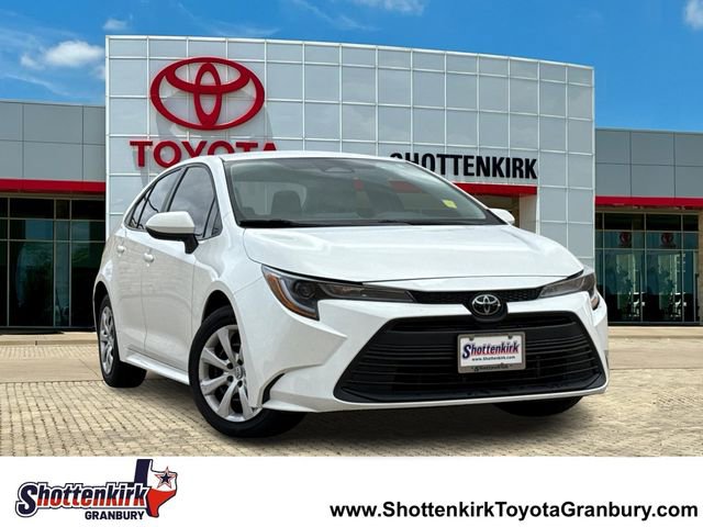 Used 2024 Toyota Corolla LE image 1