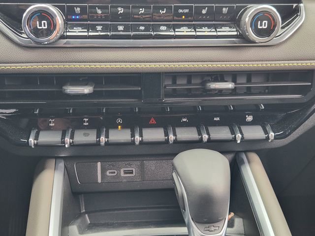 Used 2025 Chevrolet Colorado ZR2 w/ Technology Package image 17