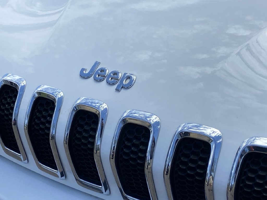 Used 2018 Jeep Cherokee Latitude w/ Safety Group FWD image 26