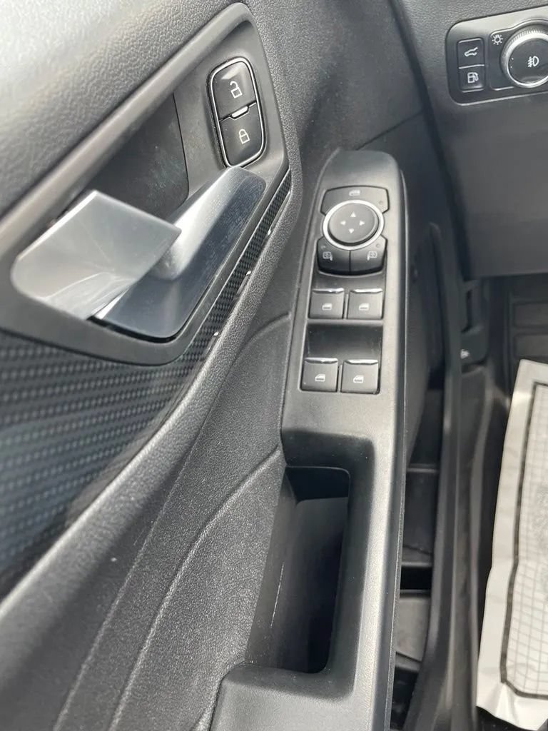 Used 2023 Ford Escape ST-Line Select AWD/4WD image 19